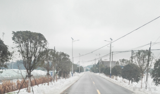 省道S356董家垅-朱新線路口9.3公里，都清理到邊，路面不見(jiàn)雪 高橋鎮(zhèn).jpg