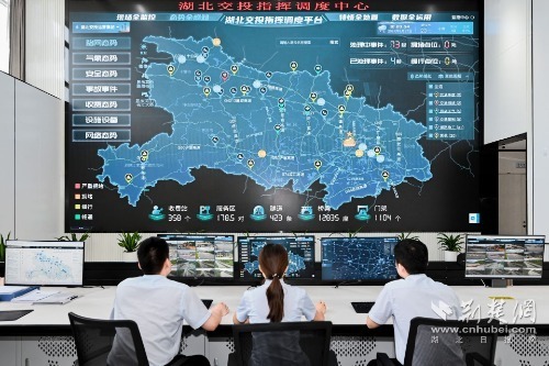 7.建成湖北交投智慧調(diào)度中心，接入全省6000多公里高速路段、1.5萬余路監(jiān)控視頻圖像，實現(xiàn)路網(wǎng)態(tài)勢全感知.jpg.jpg